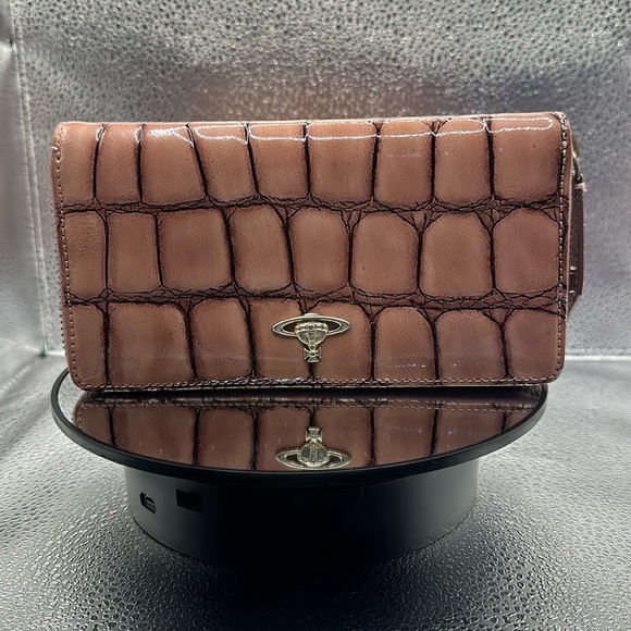 Gorgeous Vivienne Westwood wallet in a crocodile pattern. - Picture 5 of 16